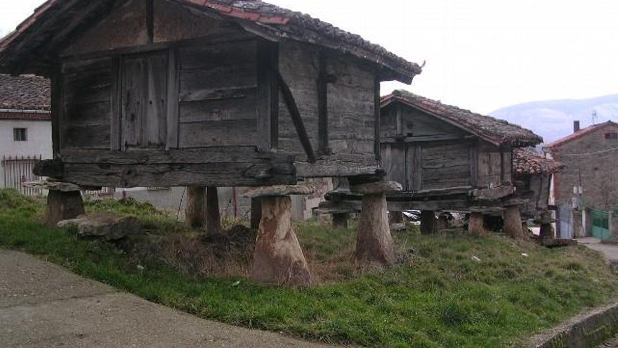 Hórreos tradicionales en Felechas (Boñar - León)