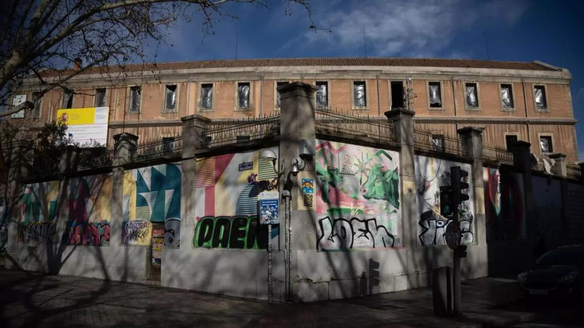 El Ministerio de Cultura acuerda con colectivos vecinales de Lavapiés ceder dos naves de Tabacalera para usos asociativos