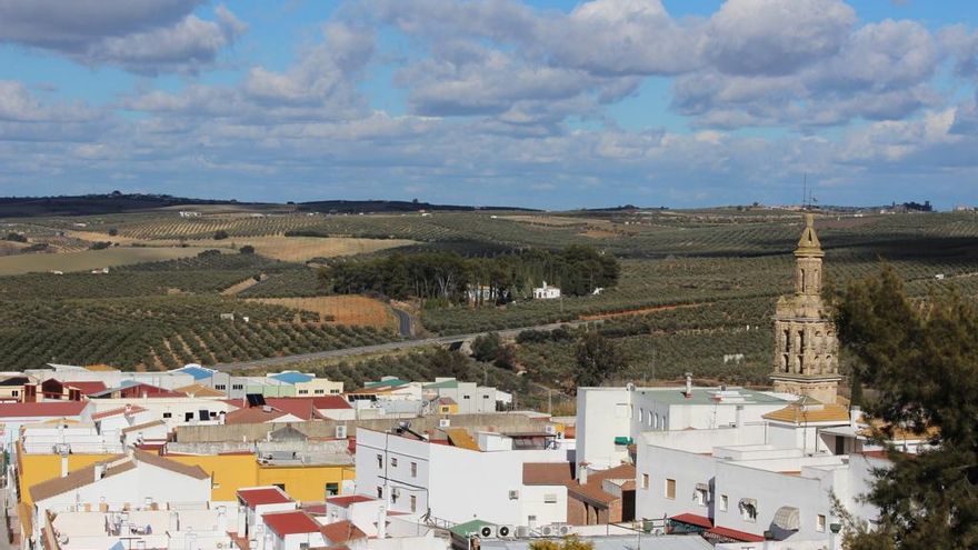 Varias iglesias, un castillo y un museo alfarero en este pueblo de Córdoba con temperaturas veraniegas todo el año
