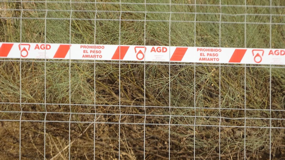 Aviso de la presencia de amianto en la zona de las obras