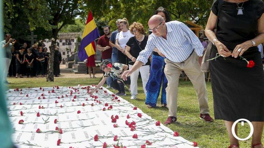 El acto de homenaje y recuerdo de los 4.000 represaliados que yacen en las fosas de Córdoba, en imágenes