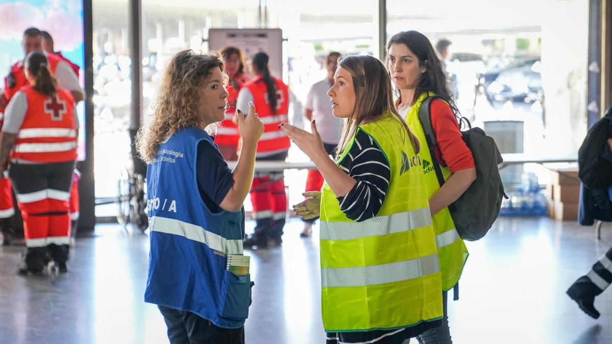 Psicólogos y personal de ADIF en la estación de Córdoba