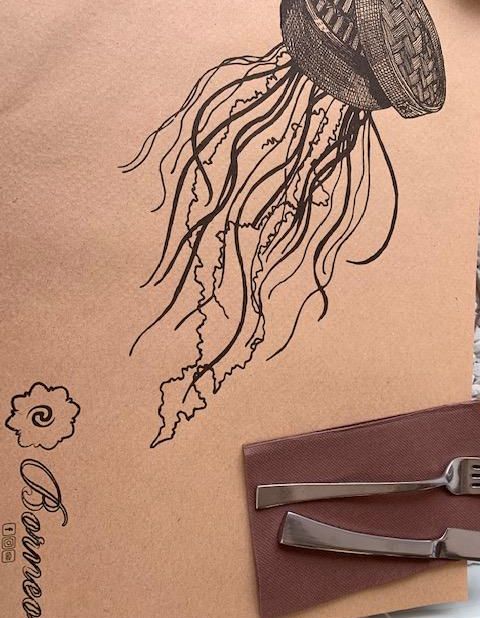 Símbolo Borneo pintados a mano por la chef Cristina Monge