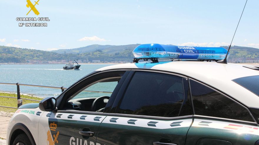 Patrulla en vigilancia en zona turística de costa.