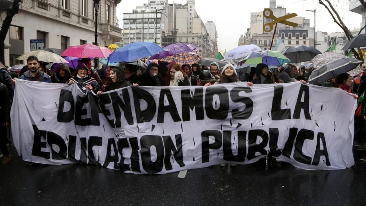 Gremios universitarios paran este miércoles tras fracasar la reunión salarial con el Gobierno