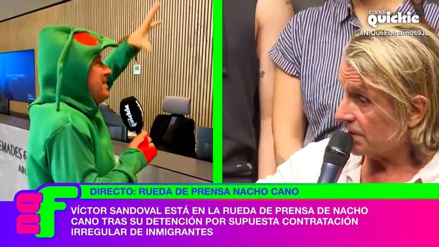 Víctor Sandoval se presenta vestido de insecto en la comparecencia de Nacho Cano tras su detención: "Es un tema muy serio"
