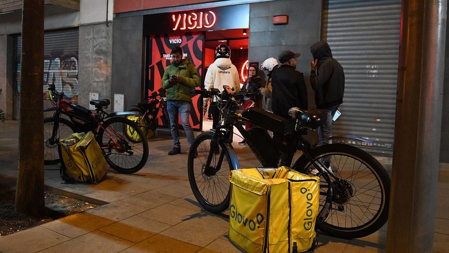 El “infierno” de tener una cocina fantasma de la hamburguesería de moda bajo tu casa: “No logro dormir más de 5 horas”