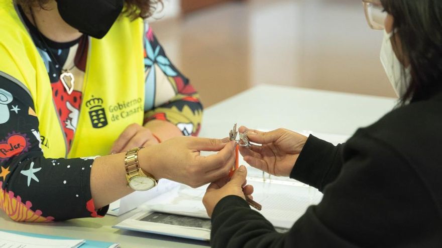 El Gobierno de Canarias entrega las primeras 16 casas adquiridas en Los Llanos para afectados por el volcán