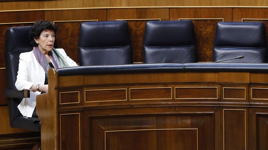 Incertidumbre sobre los permisos pagados para padres que anunció Celaá en la vuelta al cole: Trabajo prorrogará su plan no remunerado