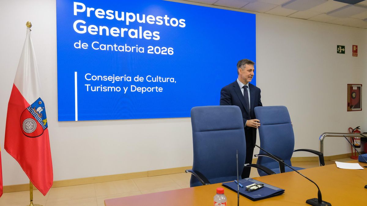 El consejero de Cultura, Turismo y Deporte, Luis Martínez Abad, presenta en rueda de prensa los Presupuestos de su Consejería.