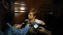 Villalobos pregunta si los cargos públicos van a tener que ser "pobres de solemnidad" o de "clausura"