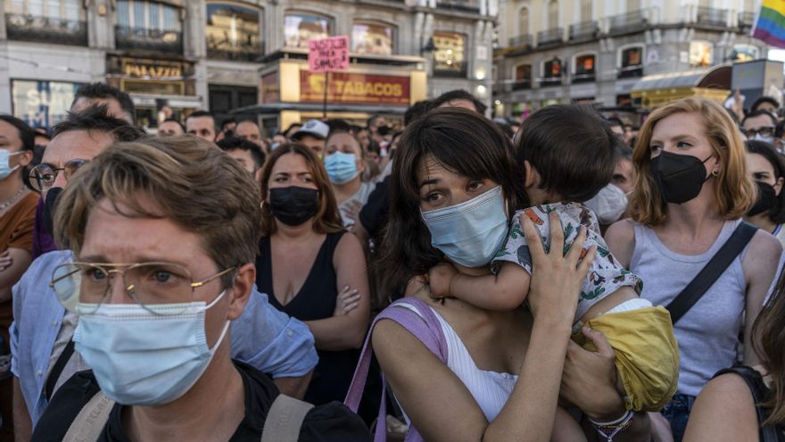 También acudió a la concentración en Sol la exportavoz de Podemos en la Asamblea de Madrid Isa Serra.