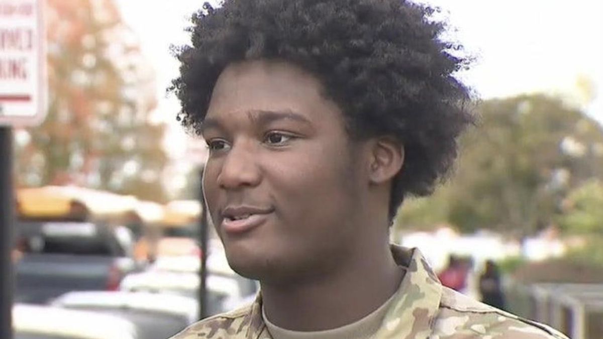 Un sistema de IA diseñado para detectar armas en colegios terminó enviando a la policía por un adolescente que solo comía patatas fritas: "Me apuntaron y me pusieron de rodillas"