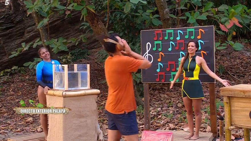 Asraf pasó un mal momento en 'Supervivientes' al fallar una canción de Isabel Pantoja: "Me van a matar"