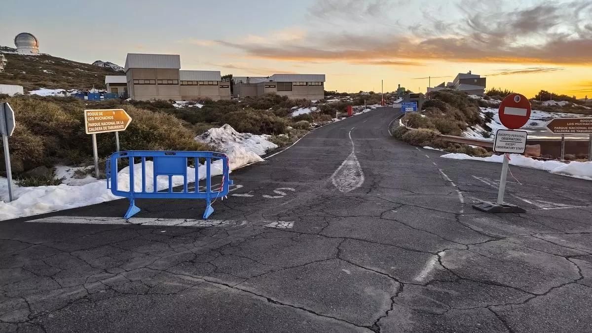 Acceso al complejo astrofísico del Roque de Los Muchachos.