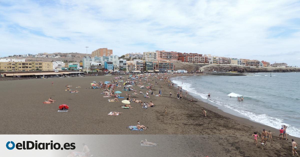 Cerradas varias playas en Gran Canaria por la aparición de una gran mancha amarilla, aceitosa y con mal olor