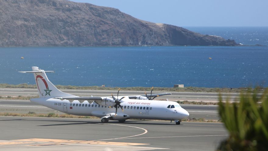 Imagen de archivo de un avión de la compañía Royal Air Maroc durante un vuelo de deportación en 2021