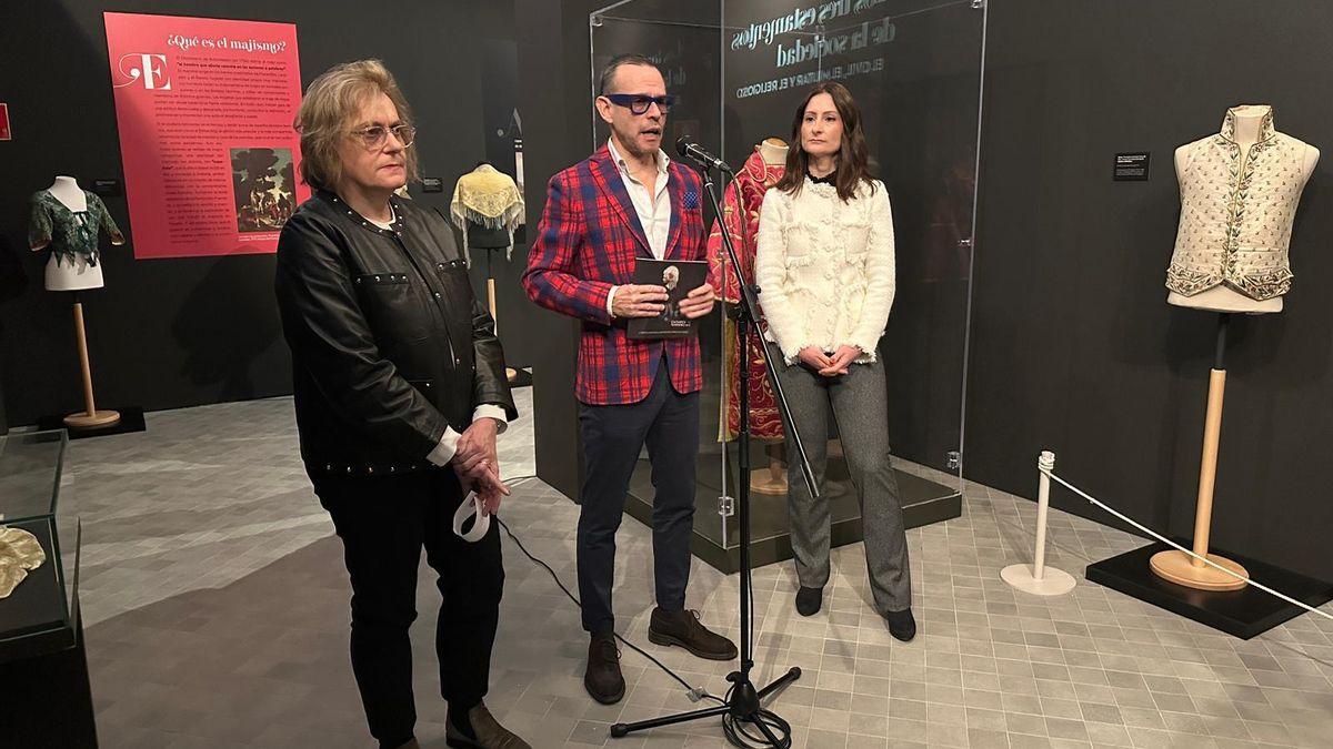 Una exposición en el Museo Pablo Serrano relaciona a Goya con la moda de su época a través de sus retratos