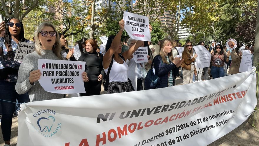 Profesionales con títulos extranjeros denuncian los retrasos en las homologaciones frente al Ministerio de Universidades