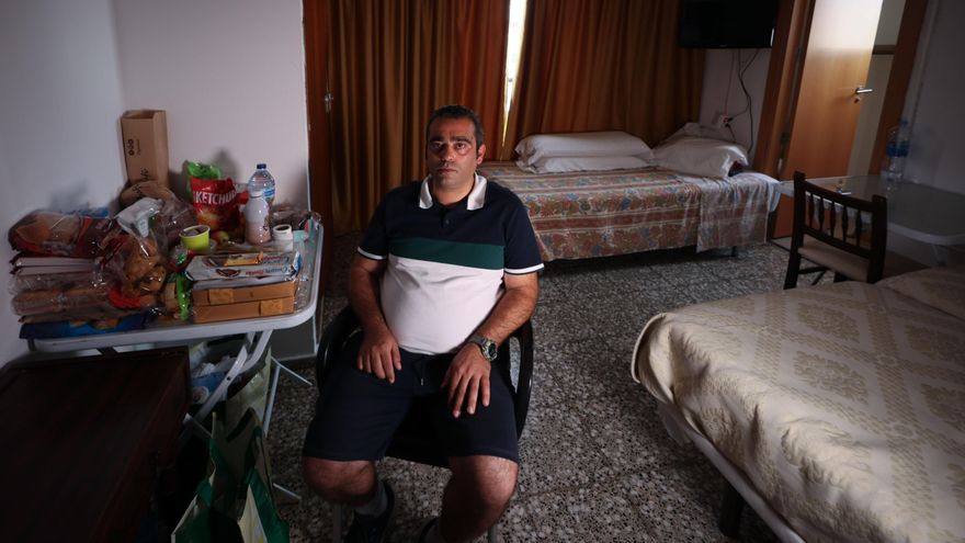 Desahuciados con tres hijos y dos nóminas: "Lo hemos perdido todo, hasta el libro de familia"