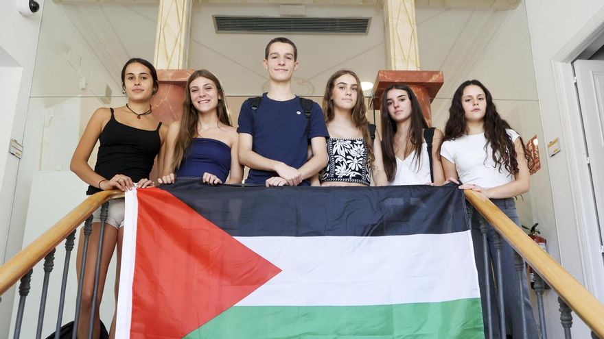 Los adolescentes que siguen movilizados por Palestina pese al veto de Ayuso: "Es una cuestión de humanidad"