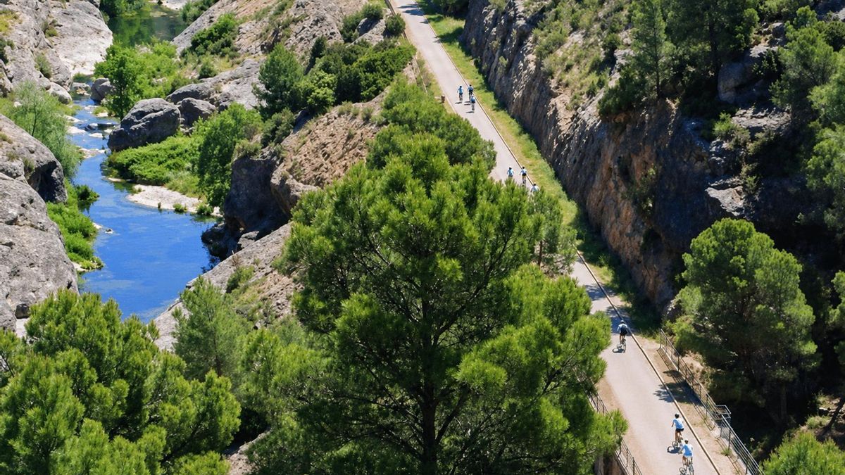 A dos horas de Barcelona: el pequeño pueblo medieval de Catalunya con piscinas naturales habilitadas para el baño