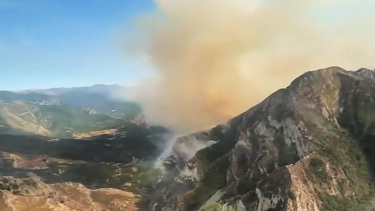 El incendio en el Parque Nacional de Picos de Europa en Ribota de Sajambre.