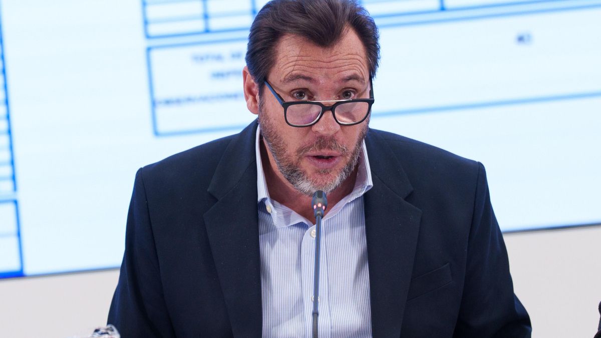 El ministro de Transportes y Movilidad Sostenible, Óscar Puente, durante una rueda de prensa.