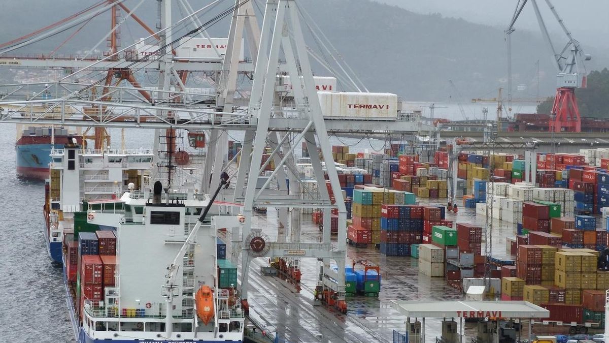 La CNMC multa con 3,4 millones a empresas y sindicatos de la estiba de Vigo