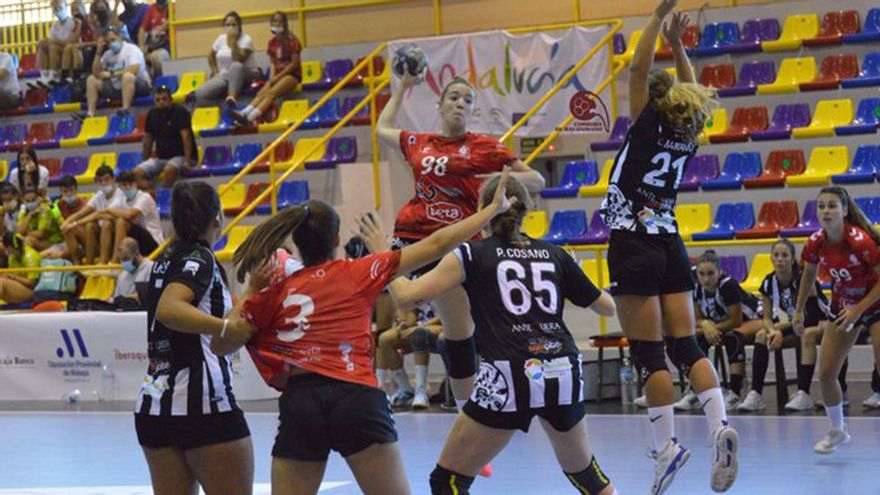 Jugadora del Deza CBM en un lance del partido