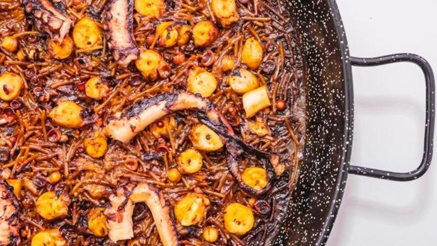 Los mejores restaurantes para comerte una fideuá original más allá del alioli