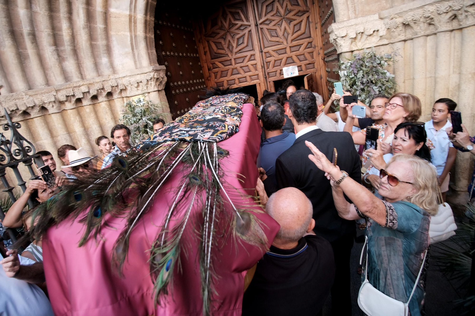 El último paseo de María Jiménez por las calles de Sevilla, en imágenes