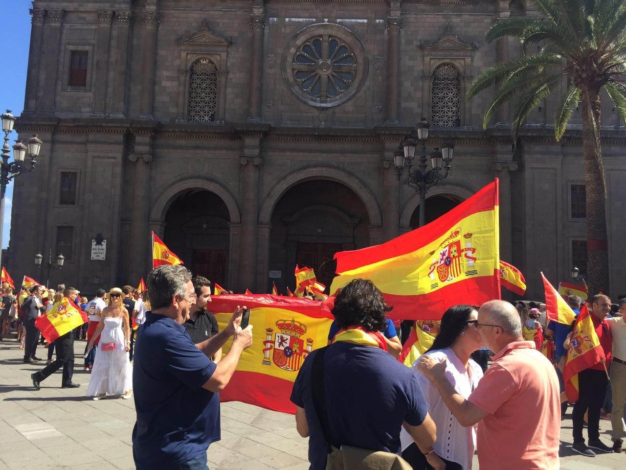 Concentración a favor de la unidad de España en Las Palmas de Gran Canaria