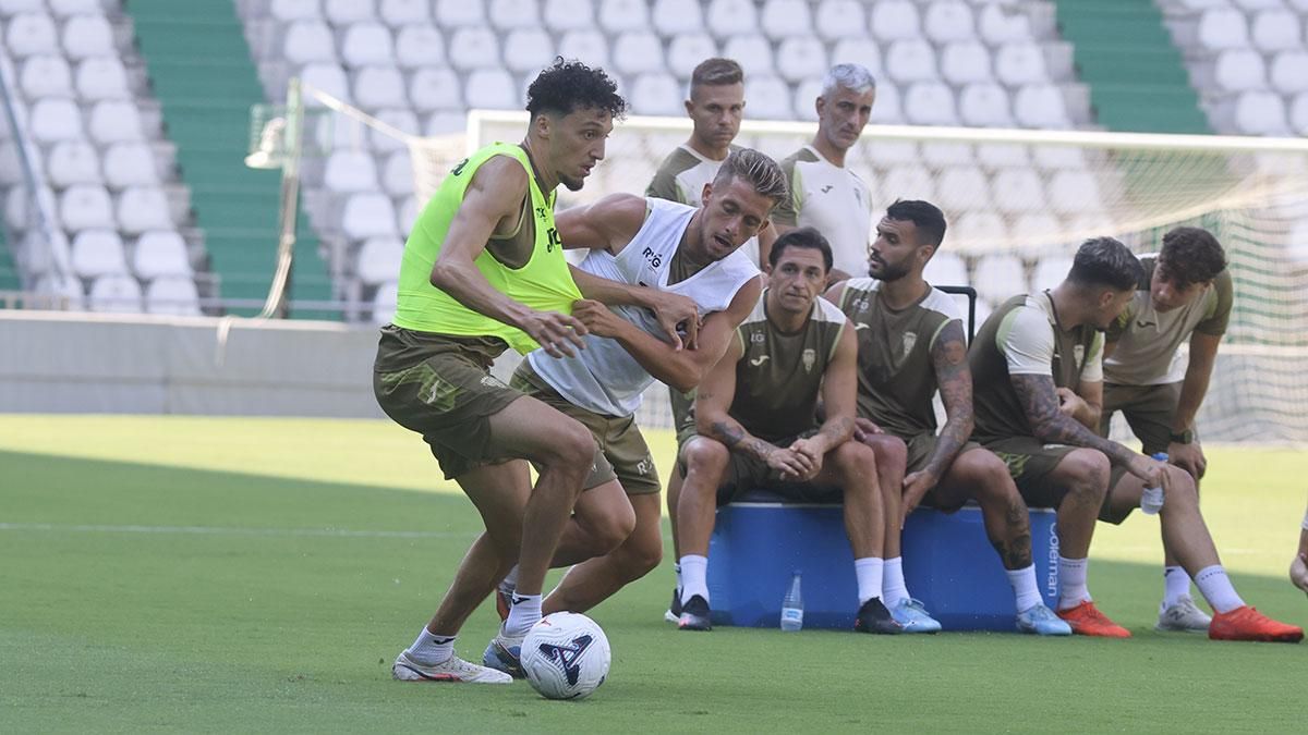 Entrenamiento del Córdoba a puerta abierta para la afición