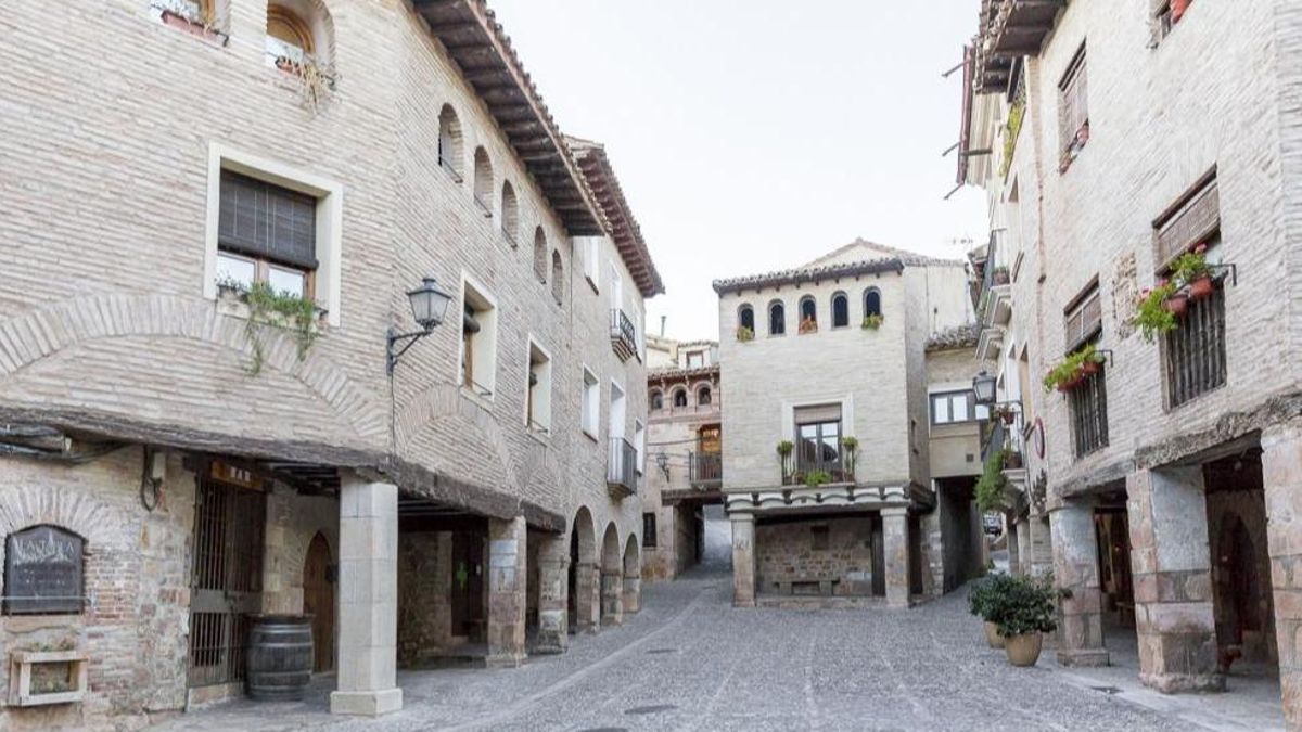 La plaza Mosén Rafael Ayerbe de Alquézar.