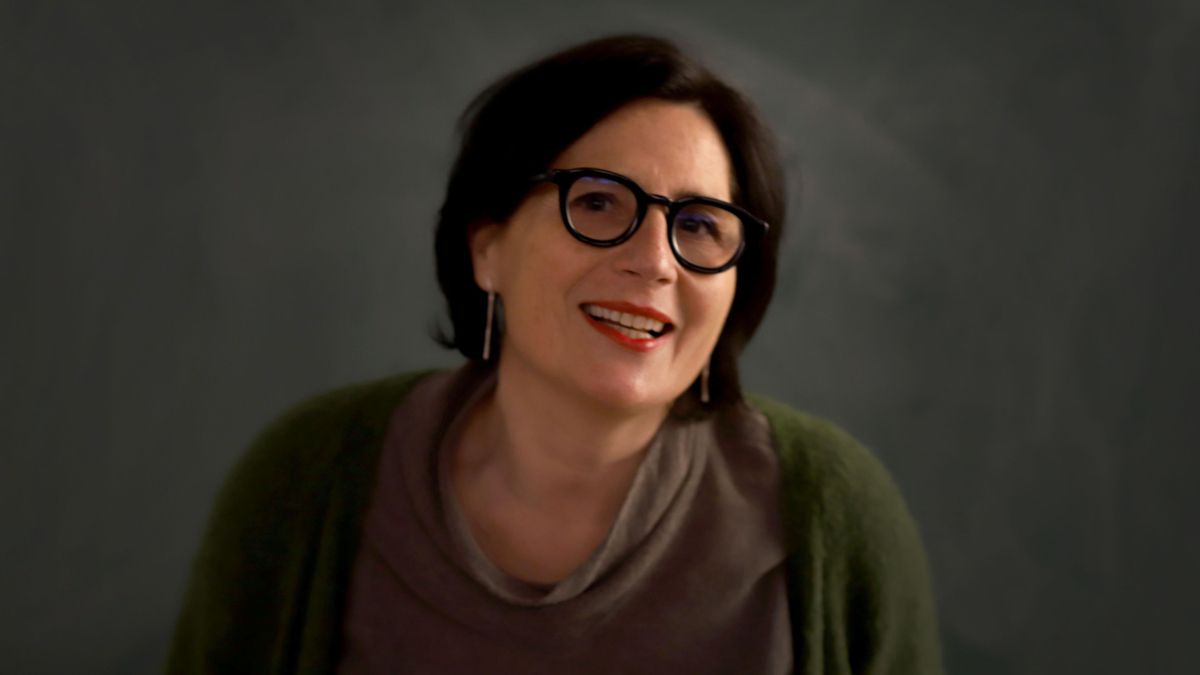 Mery Sales dona classes al seu estudi a un grup reduït de persones que sempre han volgut pintar.