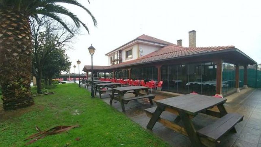 El merendero exterior, junto a la zona de juegos infantiles, son dos especiales atractivos de Casa Suncia.