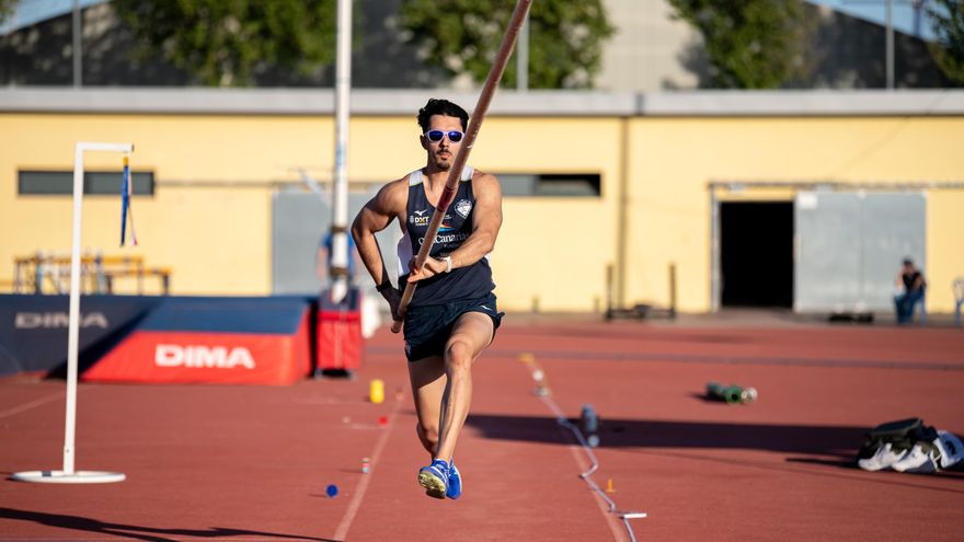 Adrián Pérez, campeón de España de salto de pértiga