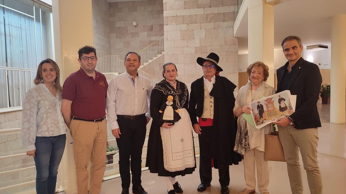 El Ayuntamiento planea acciones en los colegios para poner en valor los trajes tradicionales de La Rioja y Logroño