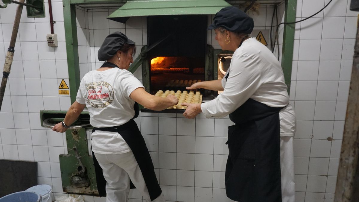 Mazapanes en horno de leña, al borde de la extinción: "La quinta generación no quiere seguir"