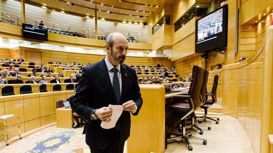 El presidente del Senado, Pedro Rollán, a su llegada a una sesión plenaria de la Cámara Alta.