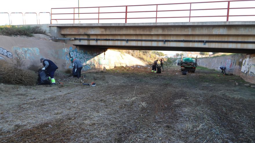 El Ayuntamiento de Bétera limpia y acondiciona el canal de desvío al Barranco del Carraixet