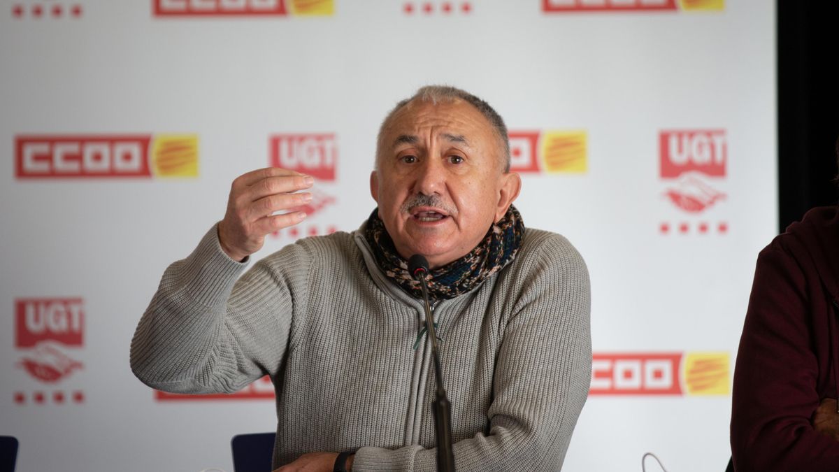 El líder de UGT urge a Pedro Sánchez a que "cumpla" con el registro de jornada: "No es posible que continúe en un cajón"