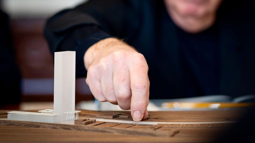 El polémico rascacielos del Puerto de Málaga "desaparece" de la ciudad: de proyecto estrella a invisible