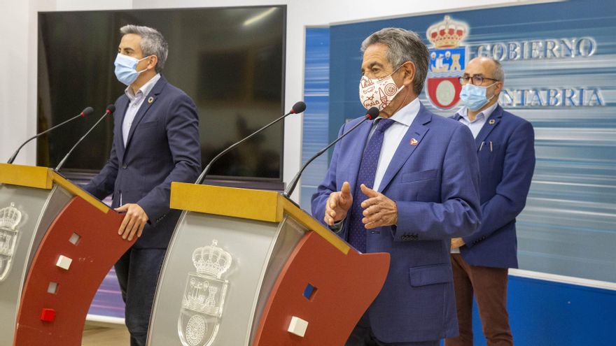 Presidente El Presidente, Miguel Ángel Revilla, Acompañado Del Vicepresidente Y Consejero De Universidades,Igualdad, Cultura Y Deporte, Pablo Zuloaga Y Del Consejero De Sanidad, Miguel Rodríguez Informan, En Rueda De Prensa, De Las Nuevas Medidas Covid