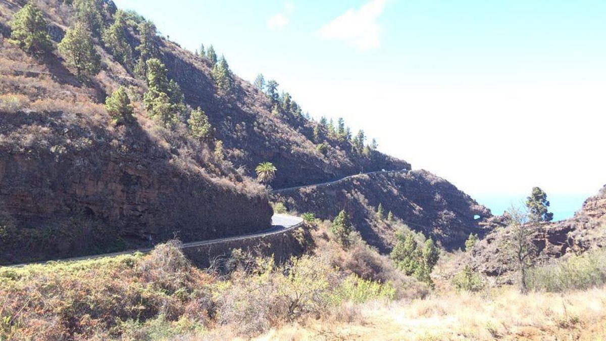 Imagen de archivo de un tramo de la carretera LP-1 a su paso por Tijarafe.
