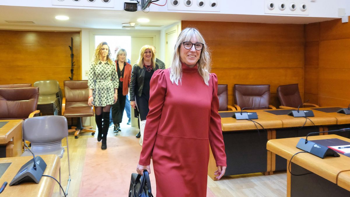 La consejera de Empleo y Políticas Sociales, Eugenia Gómez de Diego, en el Parlamento