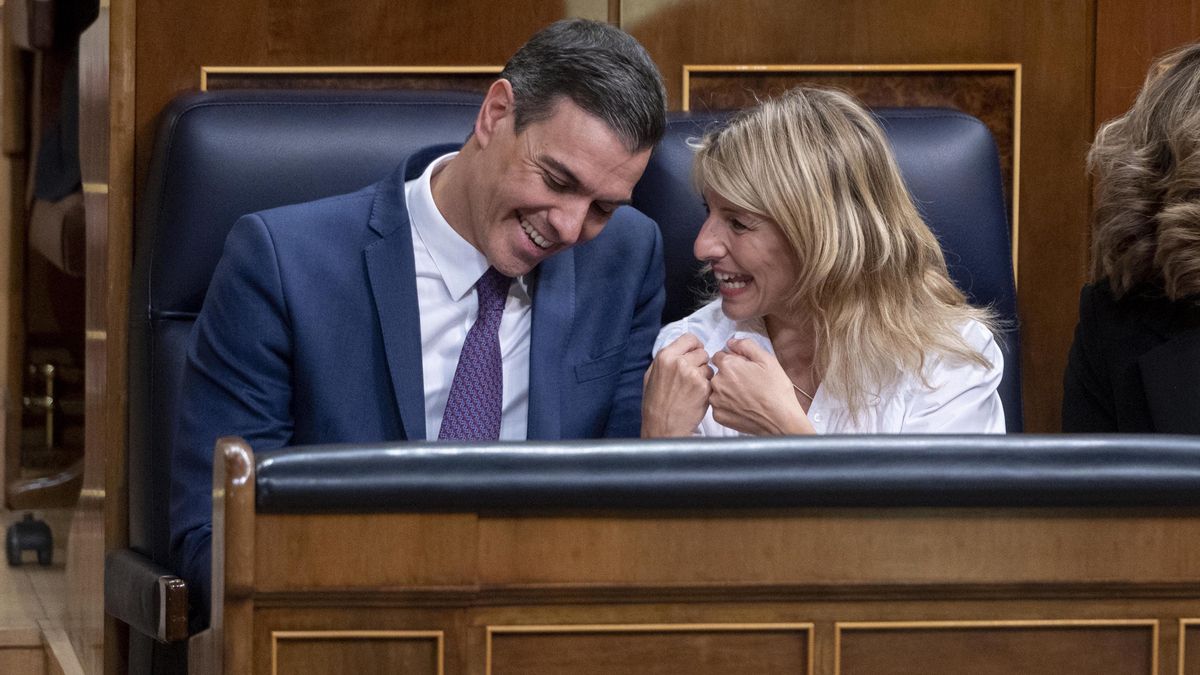 El presidente del Gobierno, Pedro Sánchez, y la vicepresidenta segunda y ministra de Trabajo y Economía Social, Yolanda Díaz