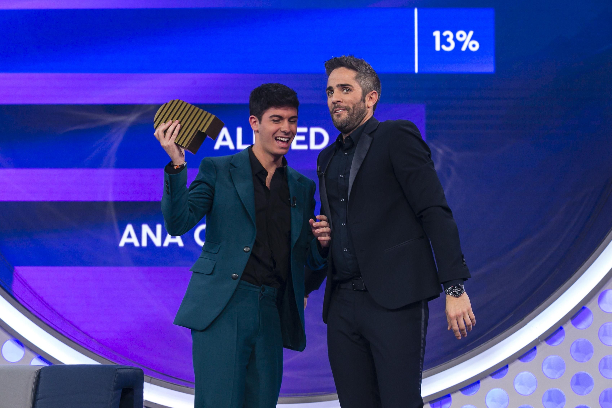 Alfred al ser nombrado cuarto finalista de OT