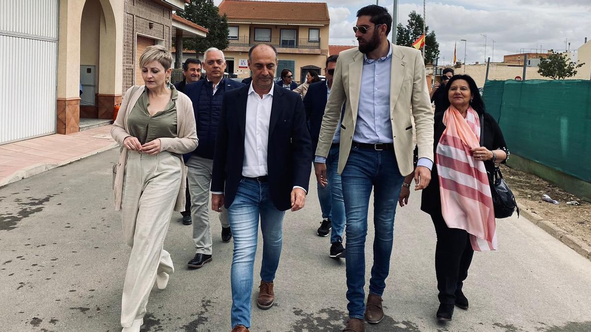 Unos mensajes de WhatsApp sitúan a la cúpula de Vox al corriente de los pagos de Garre meses antes de la ruptura en Torre Pacheco